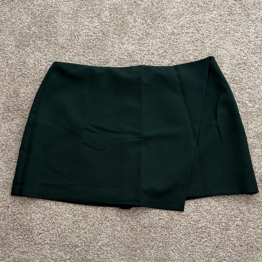 A&F green skort